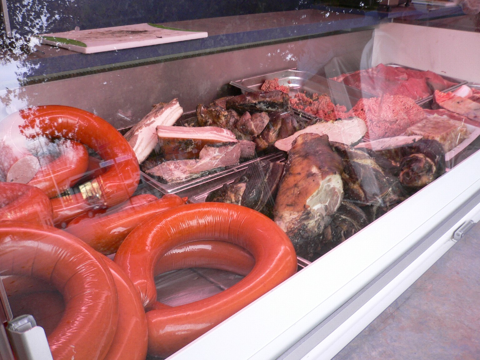 Liikkuvan lihatiskin valikoimaa