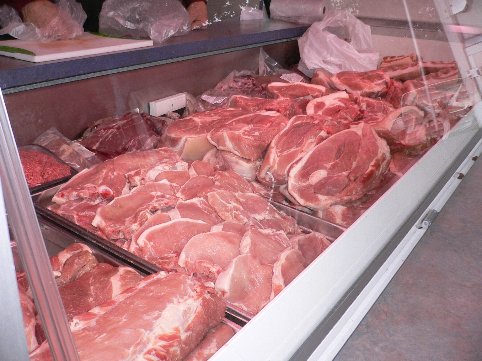 Liikkuvan lihatiskin tuorelihavalikoimaa